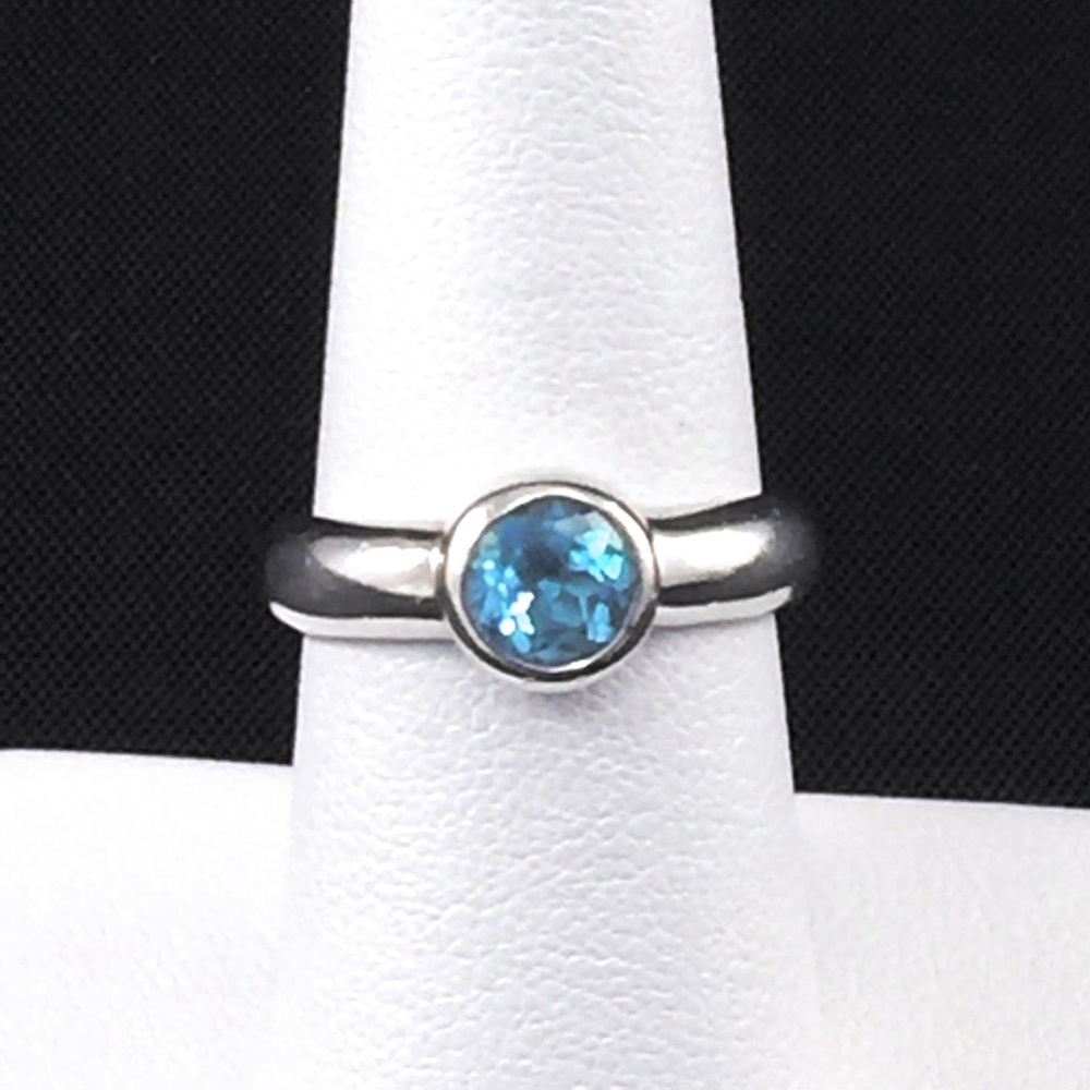 Blue topaz solitaire ring, sterling silver